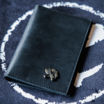 Футрола за пасош Крамп и лопата